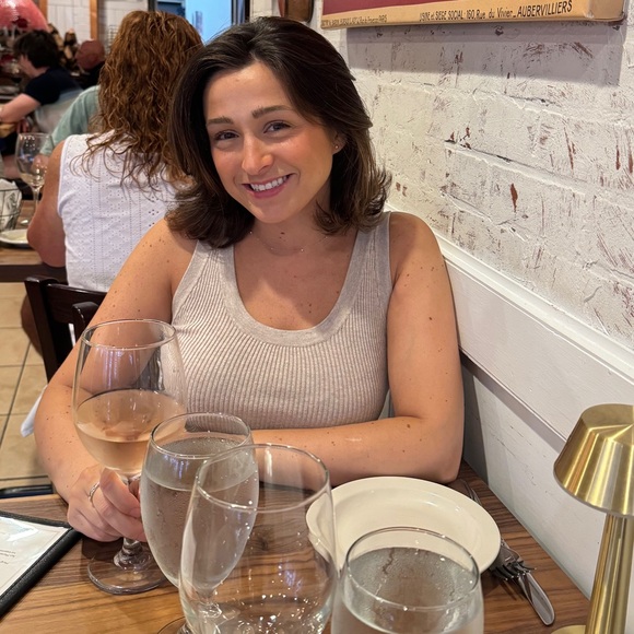 Meet your Posher, Karli - Picture 1 of 1